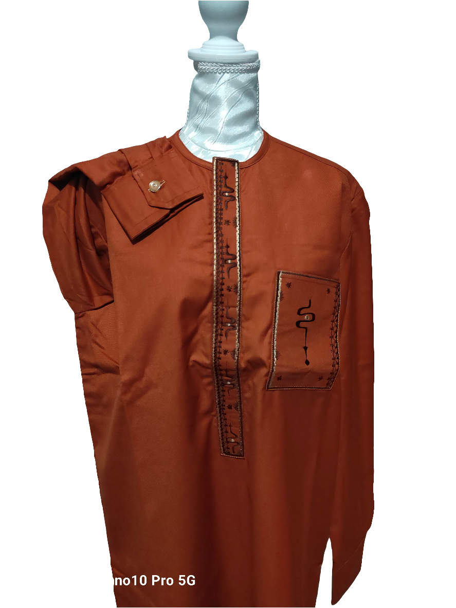 Boubou moderne homme avec broderies géométriques.Taille M/L