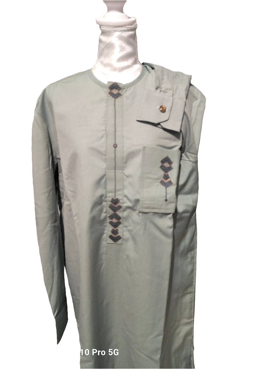 Boubou moderne homme avec broderies géométriques.Taille M/L