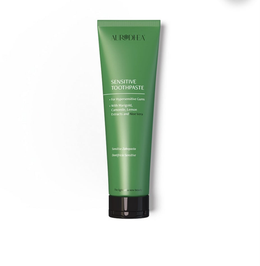 Dentifrice Sensitive à l’Aloe Vera
115 g | Enrichi en extraits de Calendula, de Camomille et de Citron